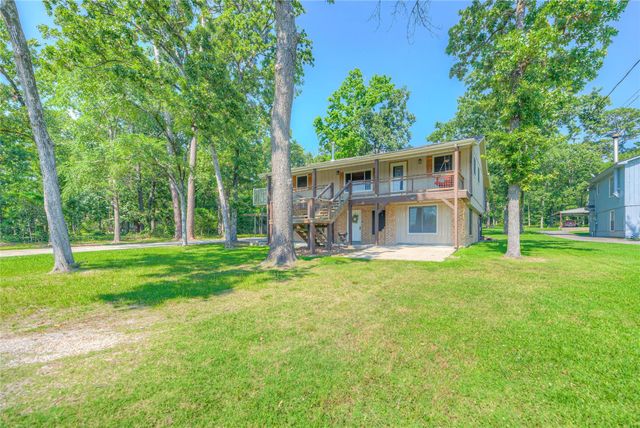 517 Lakeview Harbor, Onalaska, TX 77360