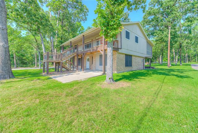 517 Lakeview Harbor, Onalaska, TX 77360