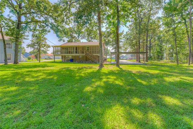 517 Lakeview Harbor, Onalaska, TX 77360