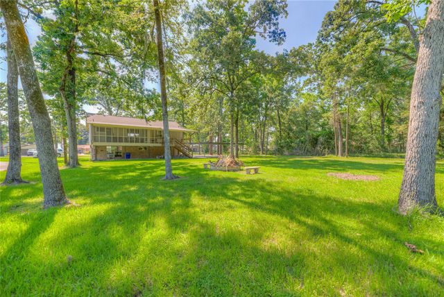 517 Lakeview Harbor, Onalaska, TX 77360