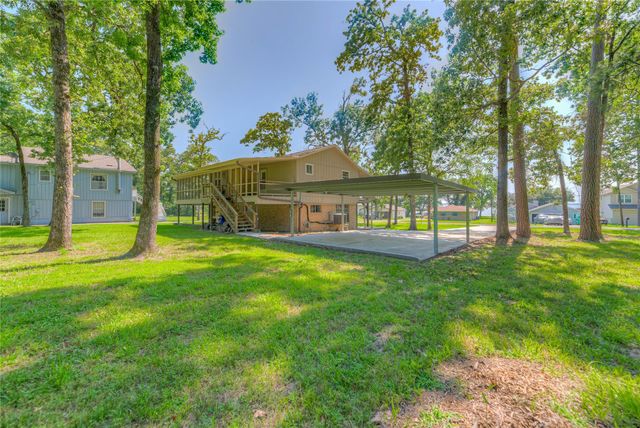 517 Lakeview Harbor, Onalaska, TX 77360