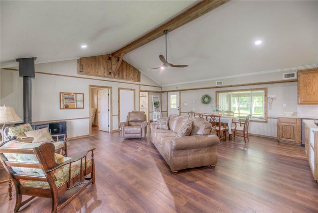 517 Lakeview Harbor, Onalaska, TX 77360