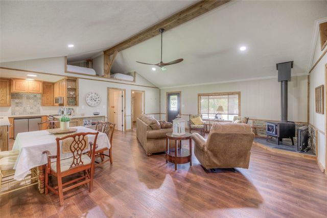 517 Lakeview Harbor, Onalaska, TX 77360