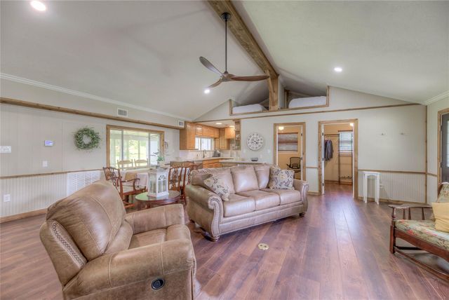 517 Lakeview Harbor, Onalaska, TX 77360