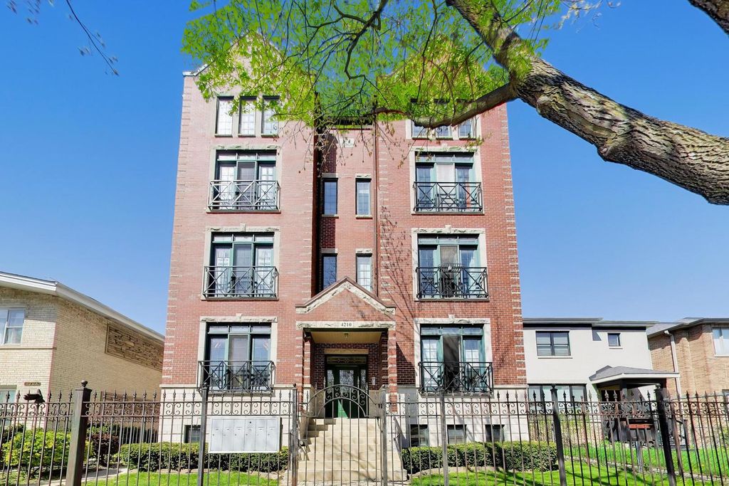 4210 N California Avenue 3N, Chicago, IL 60618