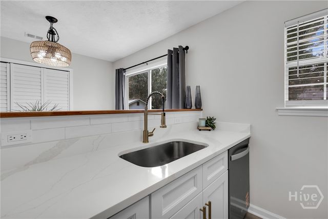 105 Crossover Lane, Savannah, GA 31410