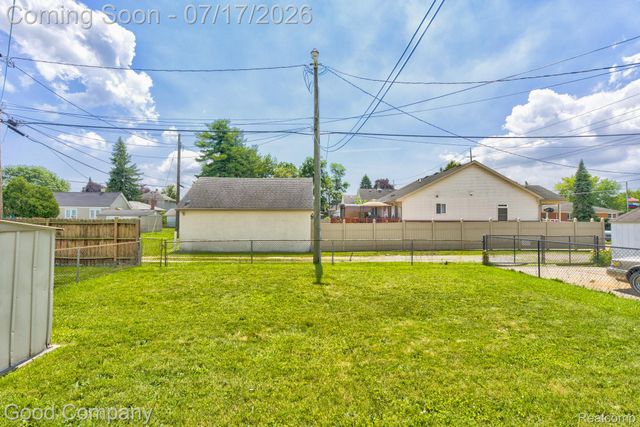 631 Saint Johns Street, Wyandotte, MI 48192