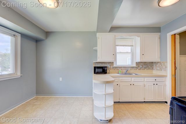 631 Saint Johns Street, Wyandotte, MI 48192