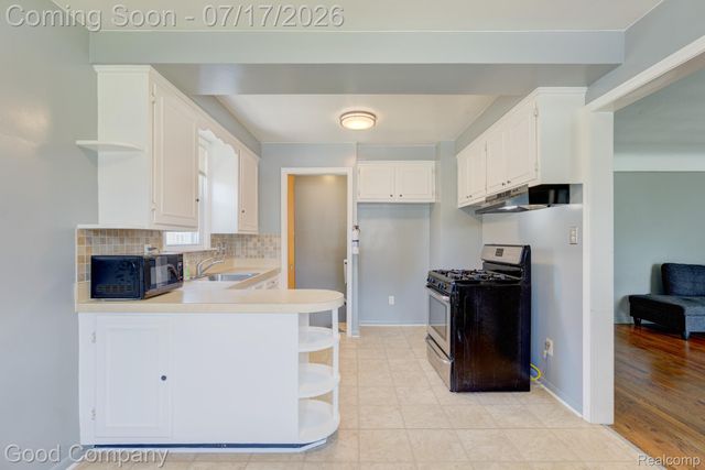 631 Saint Johns Street, Wyandotte, MI 48192