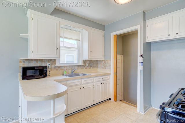 631 Saint Johns Street, Wyandotte, MI 48192