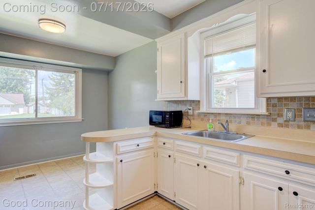 631 Saint Johns Street, Wyandotte, MI 48192