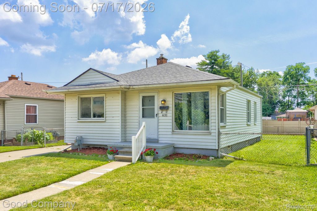 631 Saint Johns Street, Wyandotte, MI 48192