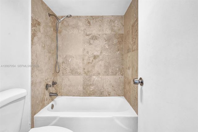 500 Bayview Dr 228, Sunny Isles Beach, FL 33160