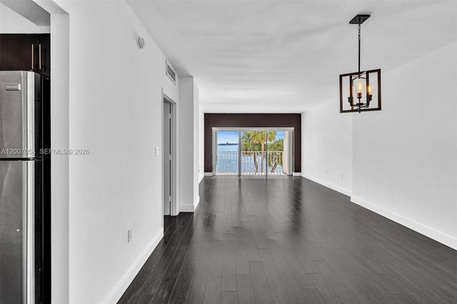 500 Bayview Dr 228, Sunny Isles Beach, FL 33160