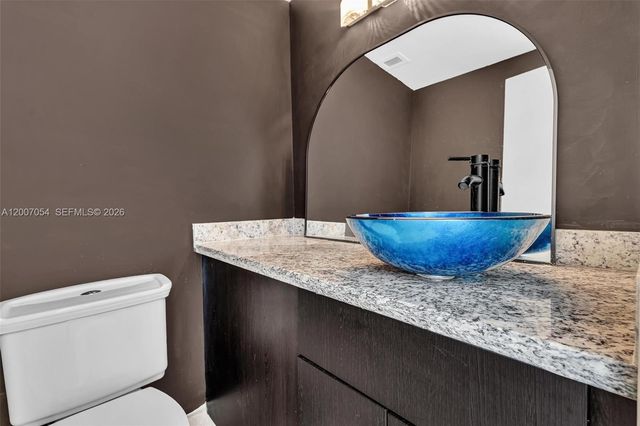 500 Bayview Dr 228, Sunny Isles Beach, FL 33160