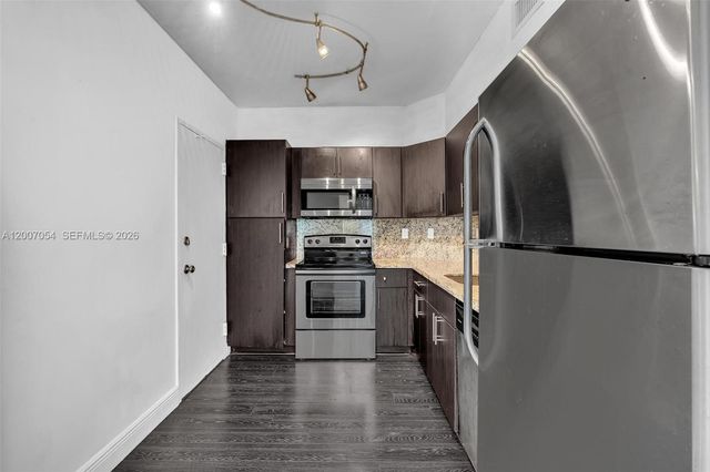 500 Bayview Dr 228, Sunny Isles Beach, FL 33160