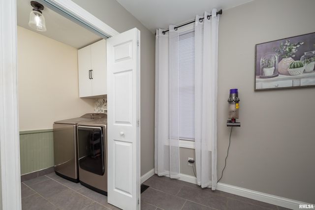 4230 JERSEY RIDGE Road, Davenport, IA 52807