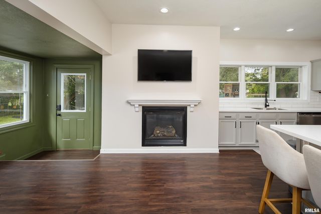 4230 JERSEY RIDGE Road, Davenport, IA 52807