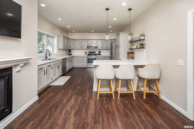 4230 JERSEY RIDGE Road, Davenport, IA 52807