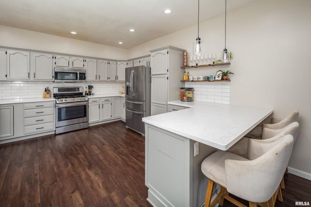 4230 JERSEY RIDGE Road, Davenport, IA 52807