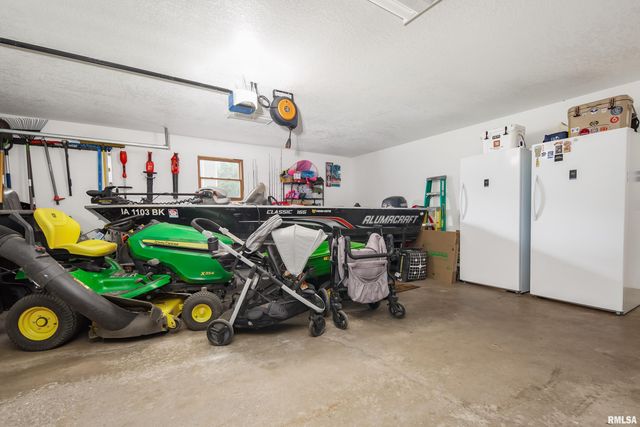 4230 JERSEY RIDGE Road, Davenport, IA 52807