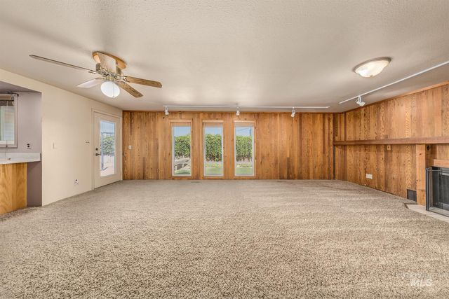 1054 NW 2nd Ave., Ontario, OR 97914