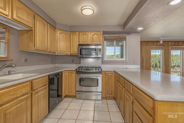 1054 NW 2nd Ave., Ontario, OR 97914
