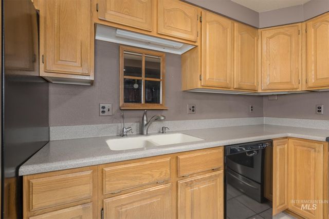 1054 NW 2nd Ave., Ontario, OR 97914