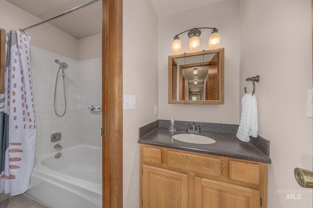 1054 NW 2nd Ave., Ontario, OR 97914