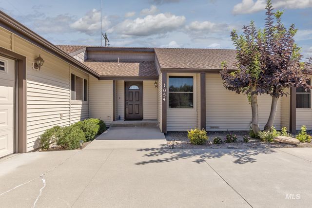 1054 NW 2nd Ave., Ontario, OR 97914