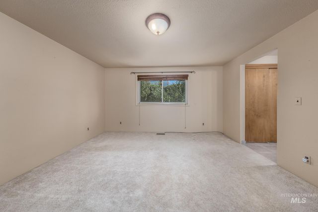 1054 NW 2nd Ave., Ontario, OR 97914