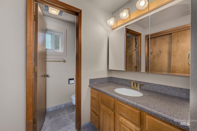 1054 NW 2nd Ave., Ontario, OR 97914