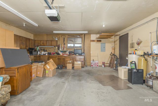 1054 NW 2nd Ave., Ontario, OR 97914