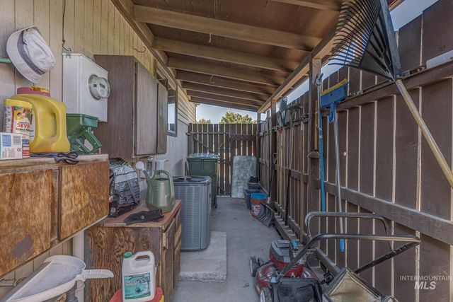 1054 NW 2nd Ave., Ontario, OR 97914