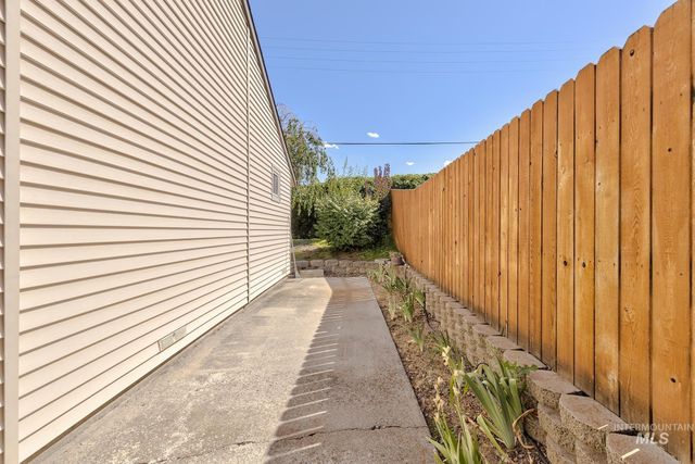 1054 NW 2nd Ave., Ontario, OR 97914