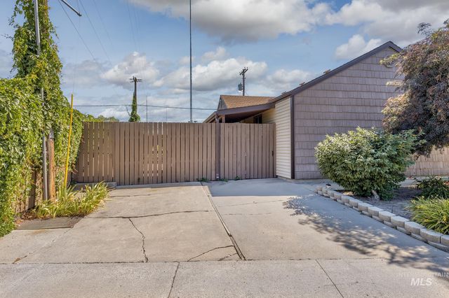 1054 NW 2nd Ave., Ontario, OR 97914