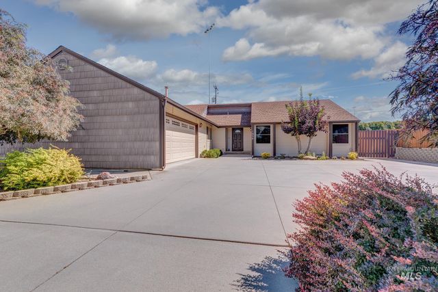 1054 NW 2nd Ave., Ontario, OR 97914