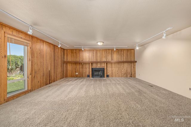 1054 NW 2nd Ave., Ontario, OR 97914