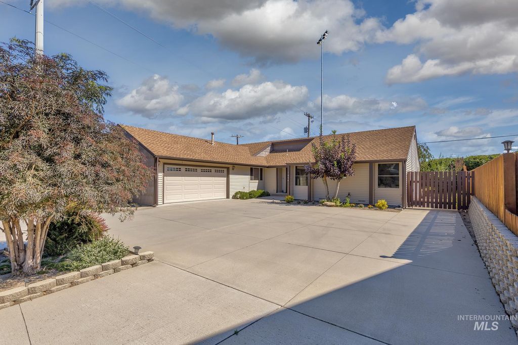 1054 NW 2nd Ave., Ontario, OR 97914