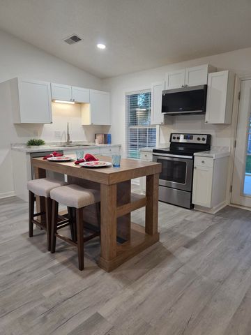 450 Longleaf Drive, Summerville, SC 29483