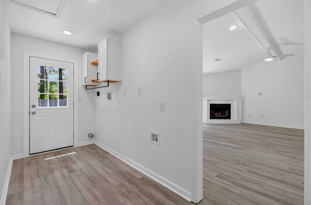 Image 14 of property listing at 450 Longleaf Drive, Summerville, SC 29483