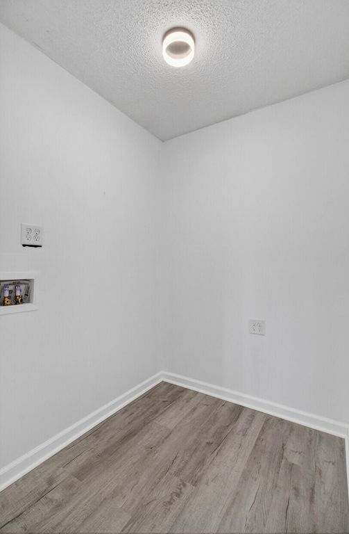 Image 15 of property listing at 450 Longleaf Drive, Summerville, SC 29483