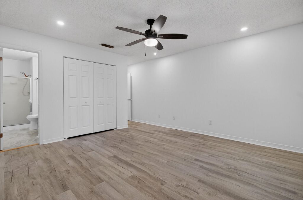 Image 16 of property listing at 450 Longleaf Drive, Summerville, SC 29483