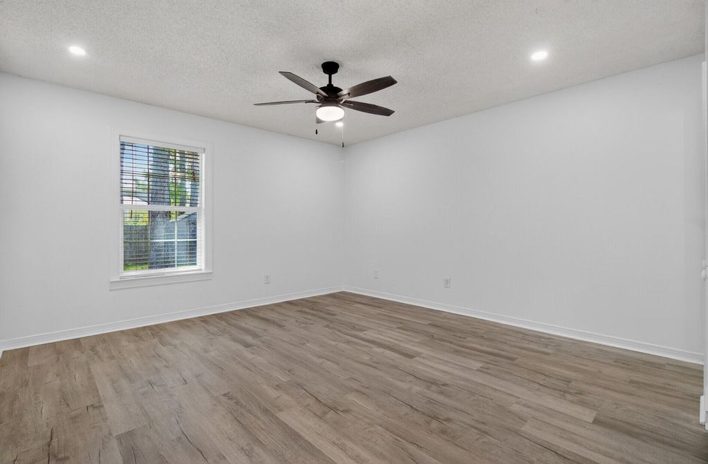 Image 17 of property listing at 450 Longleaf Drive, Summerville, SC 29483