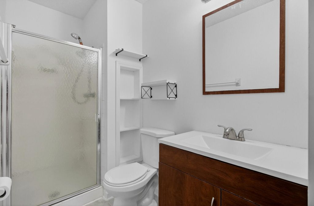 Image 18 of property listing at 450 Longleaf Drive, Summerville, SC 29483