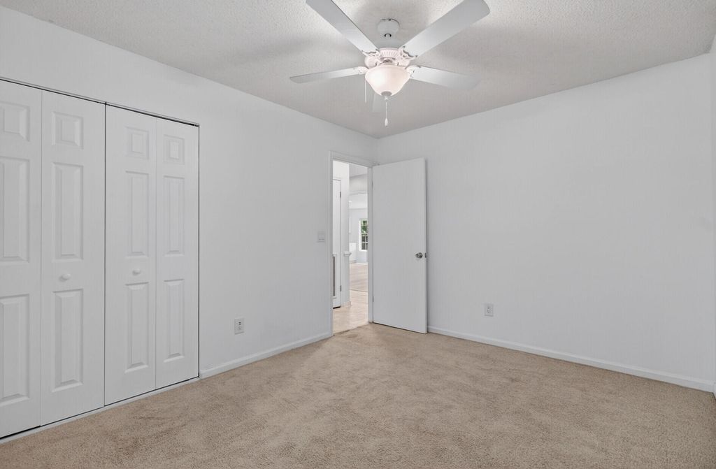 Image 19 of property listing at 450 Longleaf Drive, Summerville, SC 29483