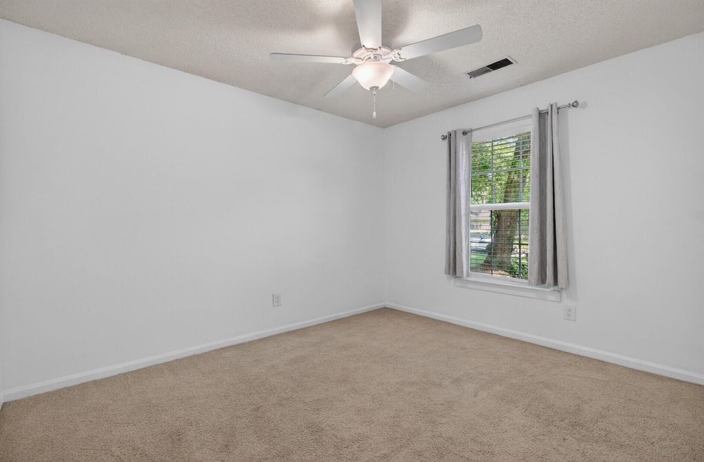 Image 21 of property listing at 450 Longleaf Drive, Summerville, SC 29483