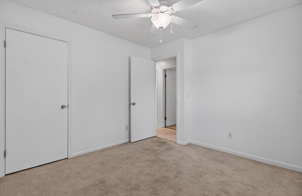 Image 25 of property listing at 450 Longleaf Drive, Summerville, SC 29483