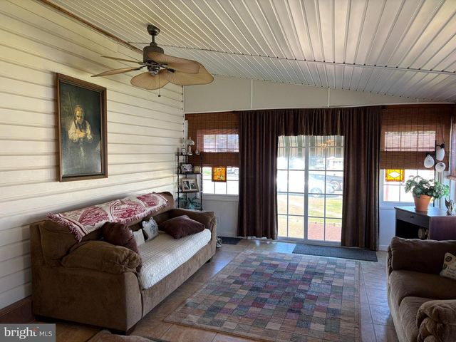 53 NESHAMINY FALLS CIR, North Wales, PA 19454