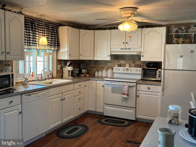 53 NESHAMINY FALLS CIR, North Wales, PA 19454